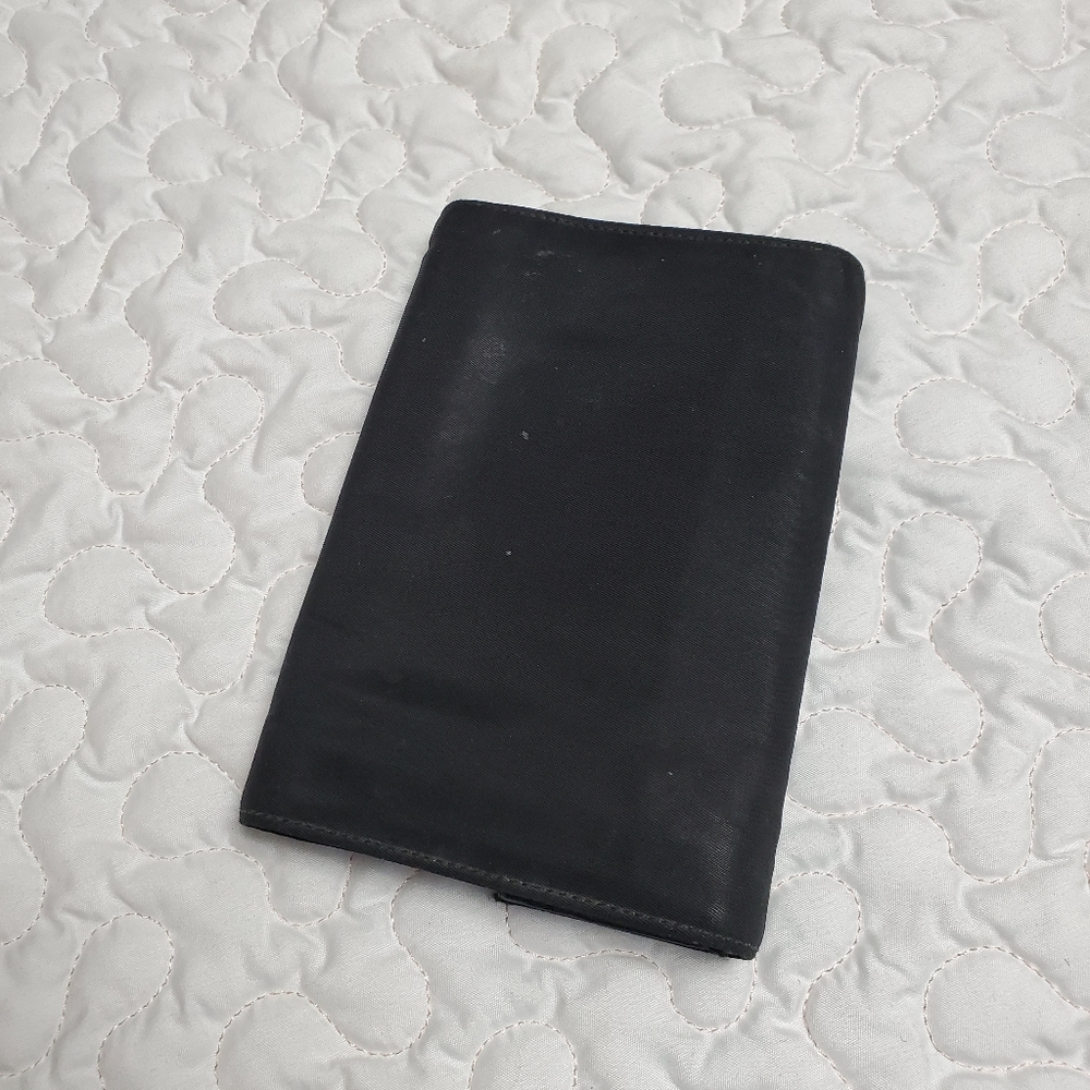 Authentic Prada Wallet Unisex - Picture 4 of 5